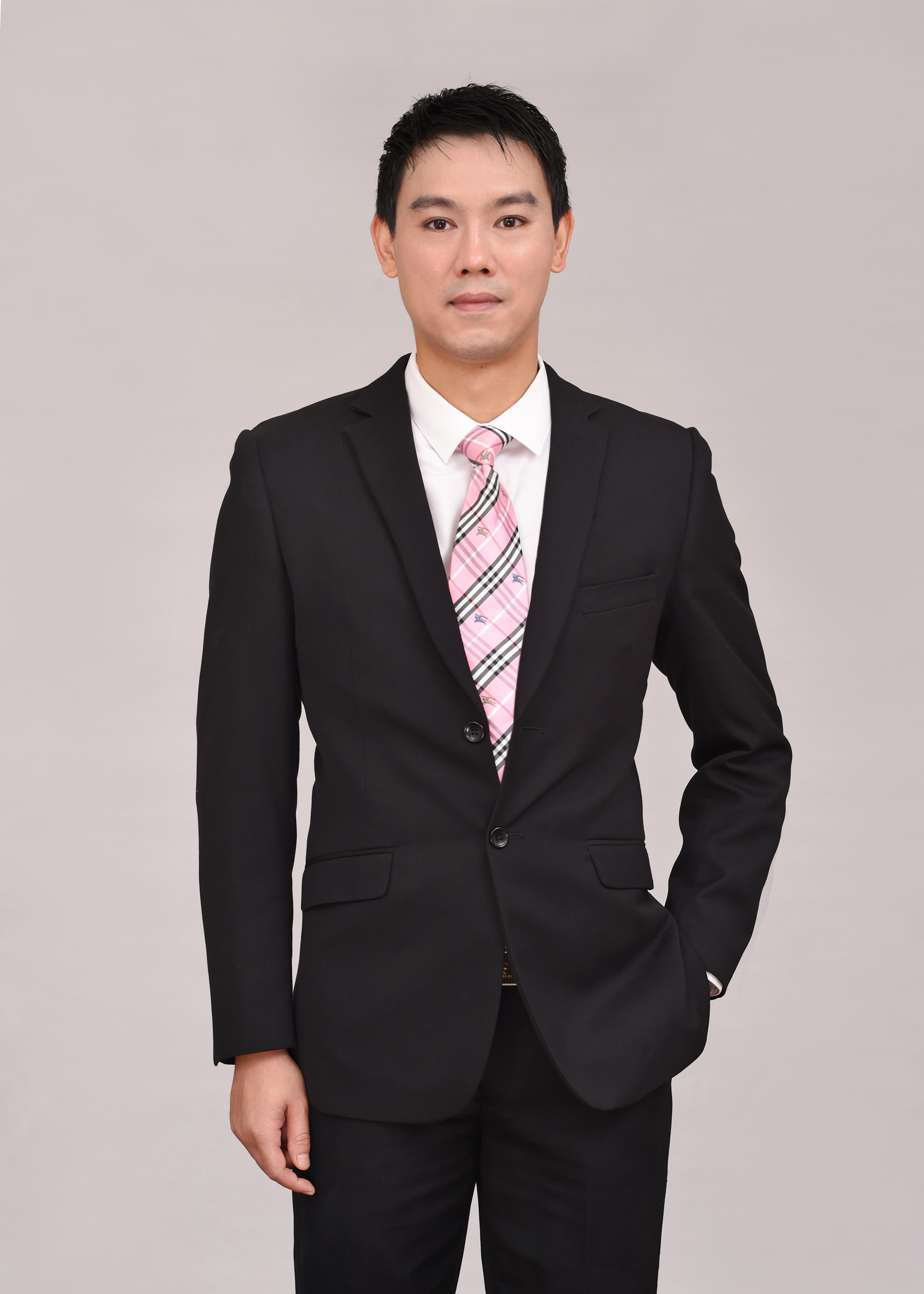 邓华英 舞台监督负责人